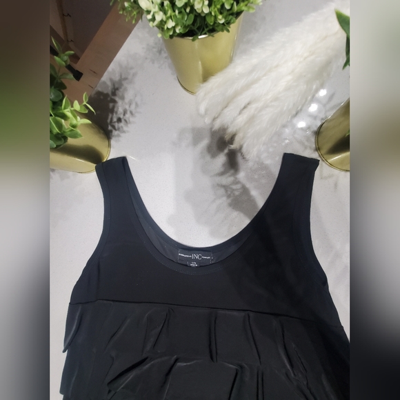 INTERNATIONAL INC Jolie petite robe noire avec superposition de tissus - Picture 4 of 6